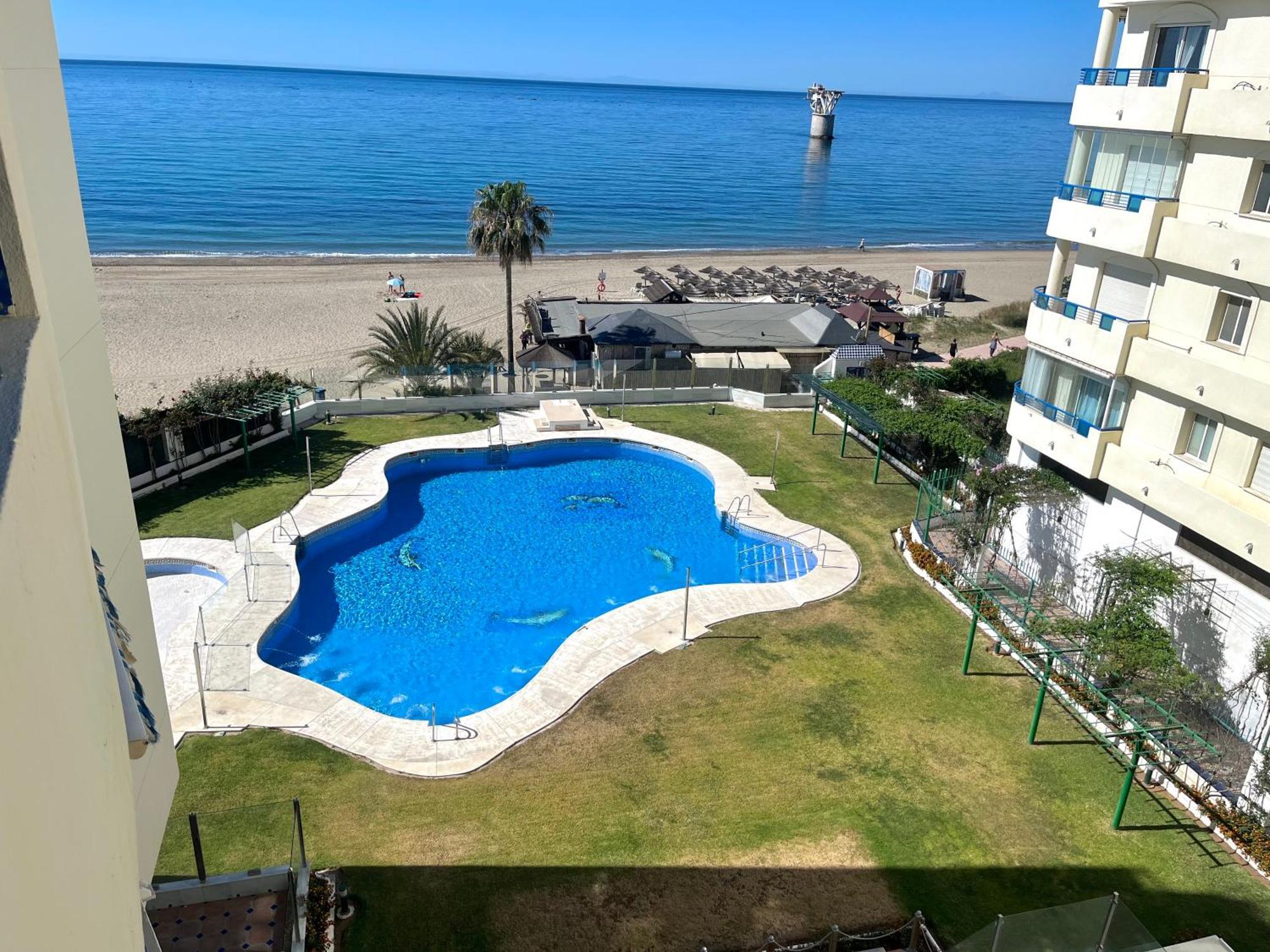 Refugio Costero En Primera Linea De Playa Marbella